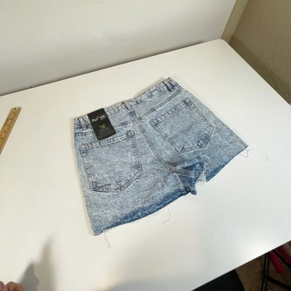 Blue Age High Rise Cut‎ Off Shorts Womens Size L Blue Light Denim Raw Hem NEW